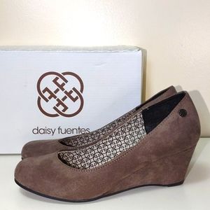 Daisy Fuentes Wedge Shoes